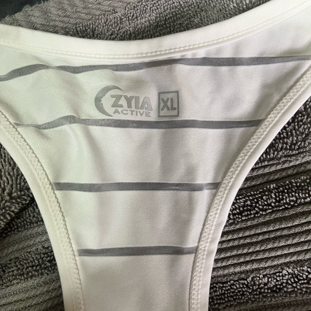 Why ex-large Zaya workout top only worn a few times like new